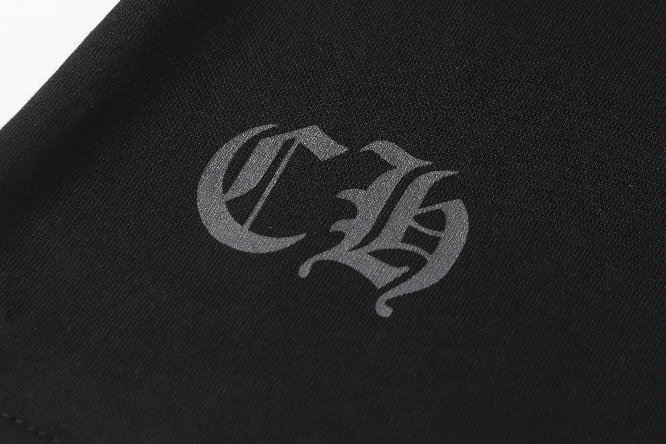 P160 Cross-border model, please do not place an order if you pursue perfection -Chrome Hearts/Chrome Hearts 23ss Sanskrit printed popular long-sleeved T-shirt -High weight, high density and high quality. The wool is soft, delicate and skin-friendly. It feels soft and silky. It has excellent warmth and skin-friendly properties. -Customized weaving and dyeing, no color difference. No matter the fabric or workmanship details, it beats the ordinary version on the market. -Colour: black -Size: S M L XL